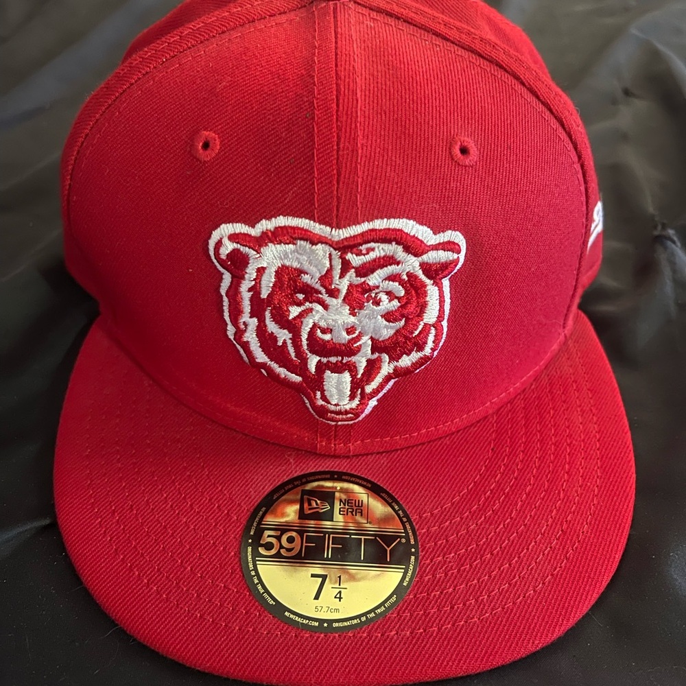 Brand new new era bears hat was a gift did not fit.